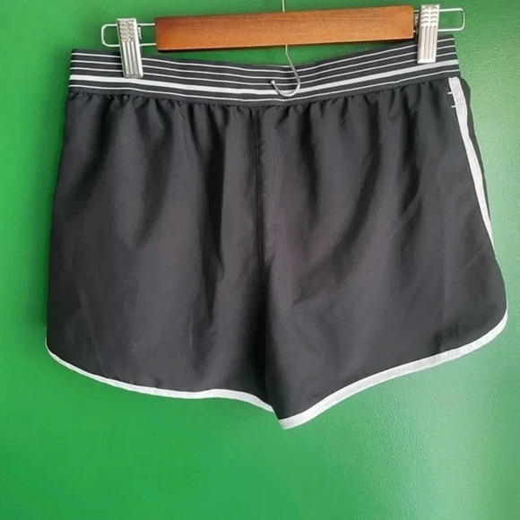 CLEARANCE!‎ Under Armor Running Shorts Black with Built In Panty Size Small EUC! - Picture 4 of 6